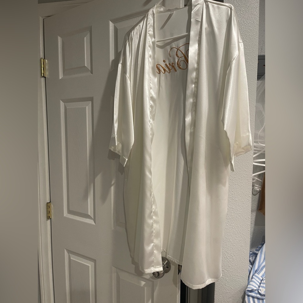 Bride robe - Picture 3 of 4